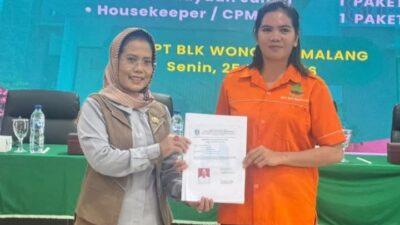 Ketua Komisi E DPRD Jatim Sri Untari saat memberikan arahan pada penutupan pelatihan CPMI di UPT BLK Wonojati Malang