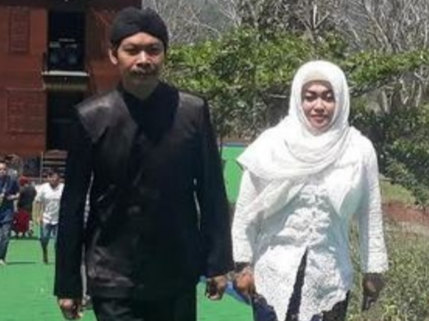 KPAA,H.Sucipto Wironagoro,SE bersama istri KRAy. Masruroh Dayaningtyas
