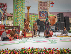 Caping Gunung dan Maumere Bergema di Panggung International Fklor Festival “Boysun Bakhori” Sukandhariya, Uzbukistan