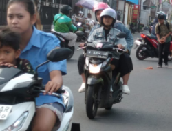 Aksi Simpatik Seorang Pelajar SMAN 6 Kota Malang Memungut Serakan Batu Bata,Demi Kepedulian Keselamatan Pengguna Jalan