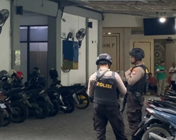 suasana kantor KONI jatim saat digeledah KPK