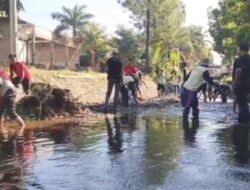 Peringati Hari LH se-Dunia, Rumah Aspirasi STD Gelar Aksi Bersih Lingkungan di Sepanjang Aliran Sungai Pancoran Bondowoso