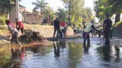 Peringati Hari LH se-Dunia, Rumah Aspirasi STD Gelar Aksi Bersih Lingkungan di Sepanjang Aliran Sungai Pancoran Bondowoso