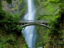 Salah Satu Pesona Lereng Gunung Wilis, Wisata Air Terjun Sedudo di Nganjuk Jawa Timur