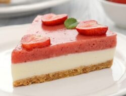 Cheesecake Stroberi No Bake, Lembut dan Creamy