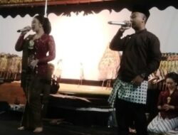 Aksi Panggung Sekdes Pandanlandung Bersama Niken Salindri dalam Acara Pergelaran Wayang Kulit, Rangkaian Kegiatan Bersih Desa